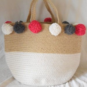 STRAW BAG WITH POMPOMS BRAND NEW